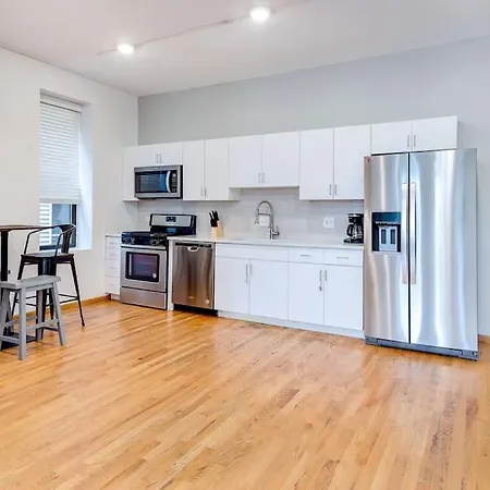 2 Suites 2 Floors In Downtown Chicago